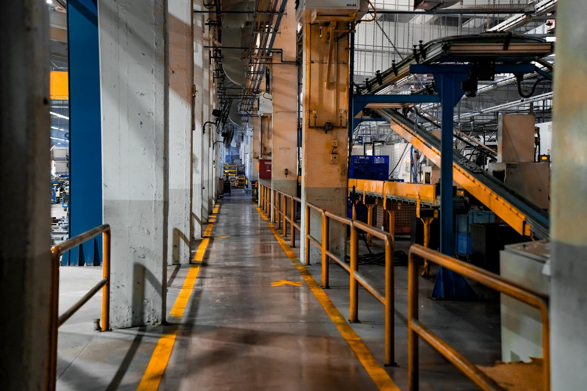 Industrial factory production aisle for Hongzhe Electrical equipment sourcing