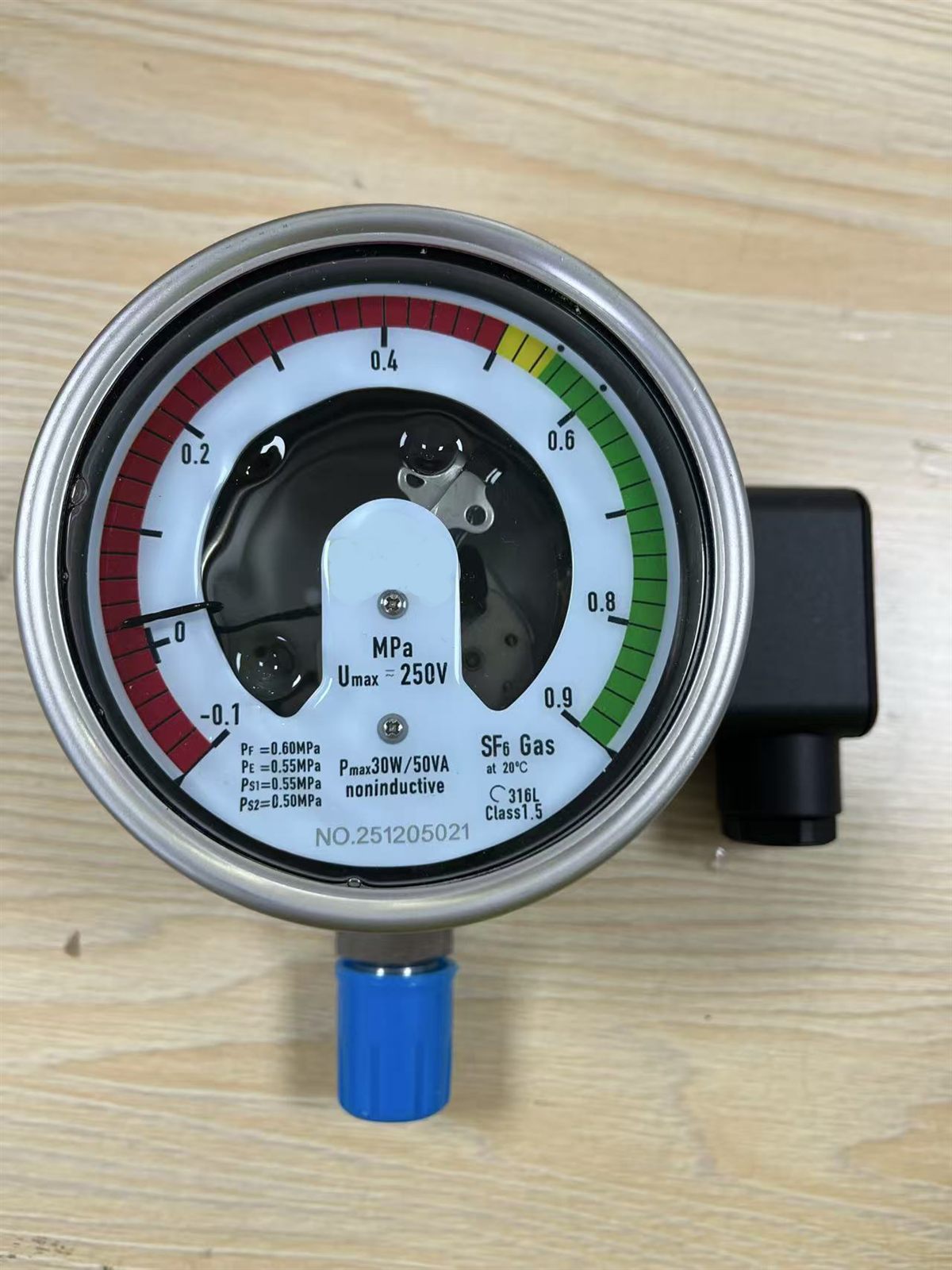Gas density monitor pressure dial detail